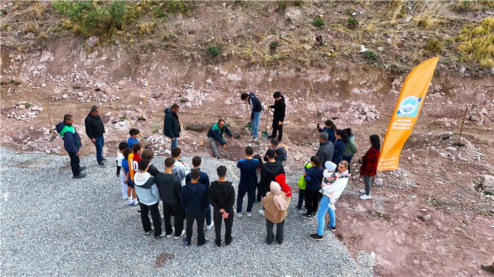 Kayseri Büyükşehir'den yeşil seferberlik: Bin 150 fidan toprakla buluştu